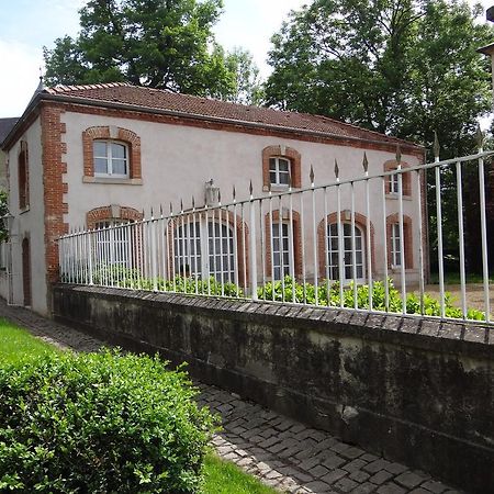 Chateau Mesny Gite Au Fil Des Pages Vic-sur-Seille Esterno foto