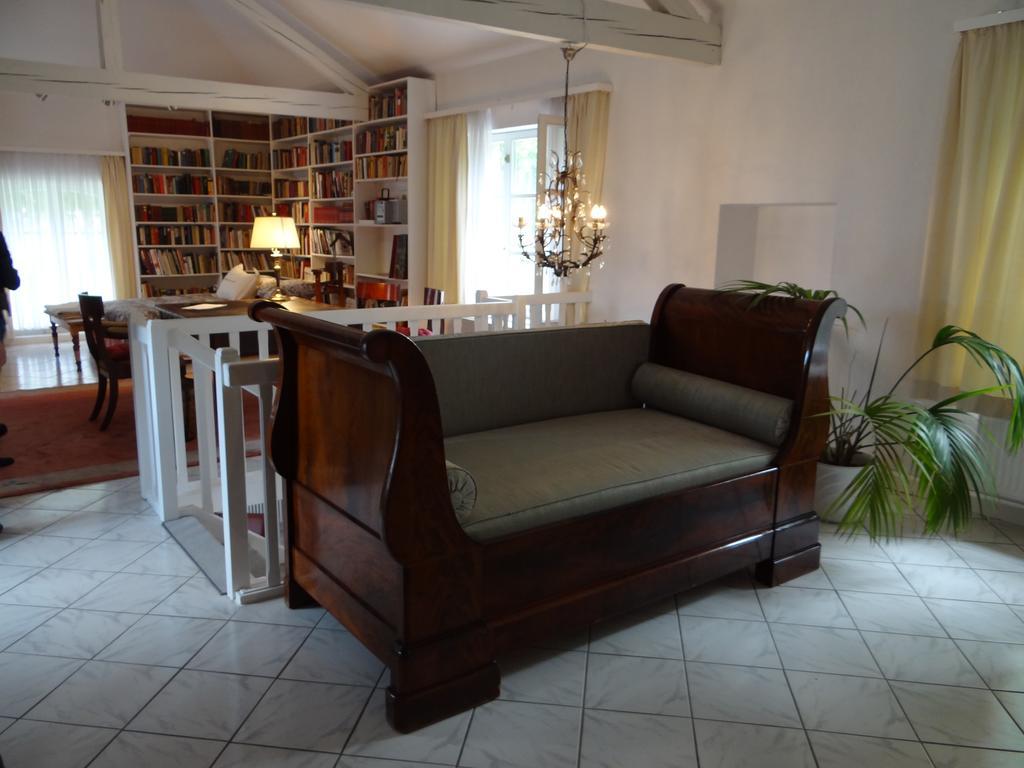 Chateau Mesny Gite Au Fil Des Pages Vic-sur-Seille Esterno foto