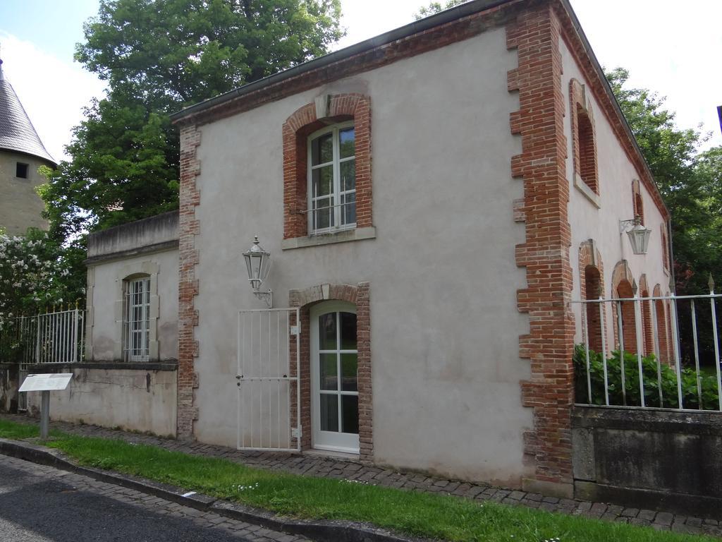 Chateau Mesny Gite Au Fil Des Pages Vic-sur-Seille Esterno foto