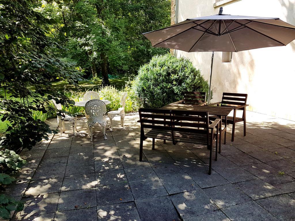 Chateau Mesny Gite Au Fil Des Pages Vic-sur-Seille Esterno foto